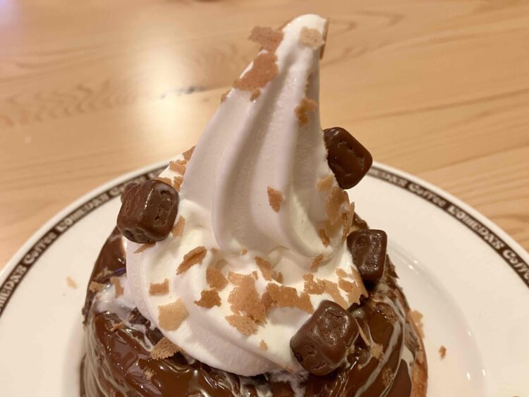 コメダ珈琲店「チョコノワール～Made with KITKAT～」ソフトクリーム部分の撮影写真