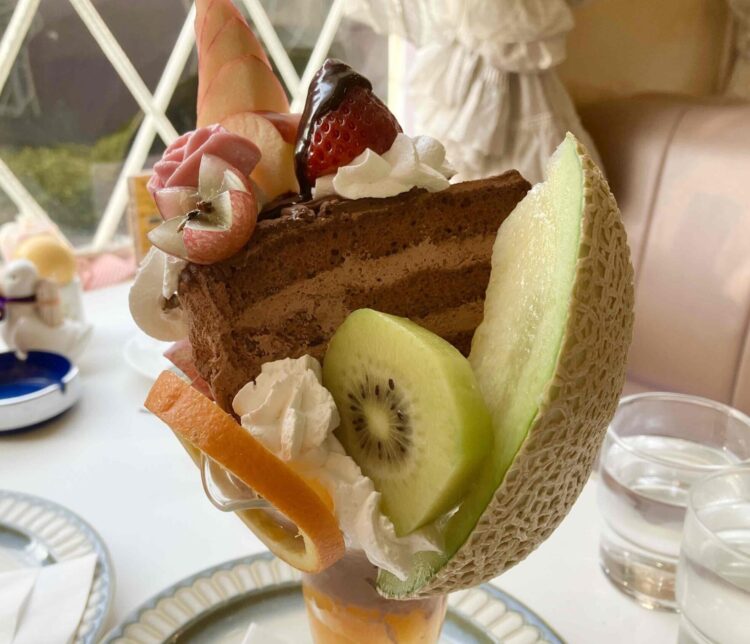 奈良県橿原市「喫茶ビーナス」チョコレートパフェアップ写真