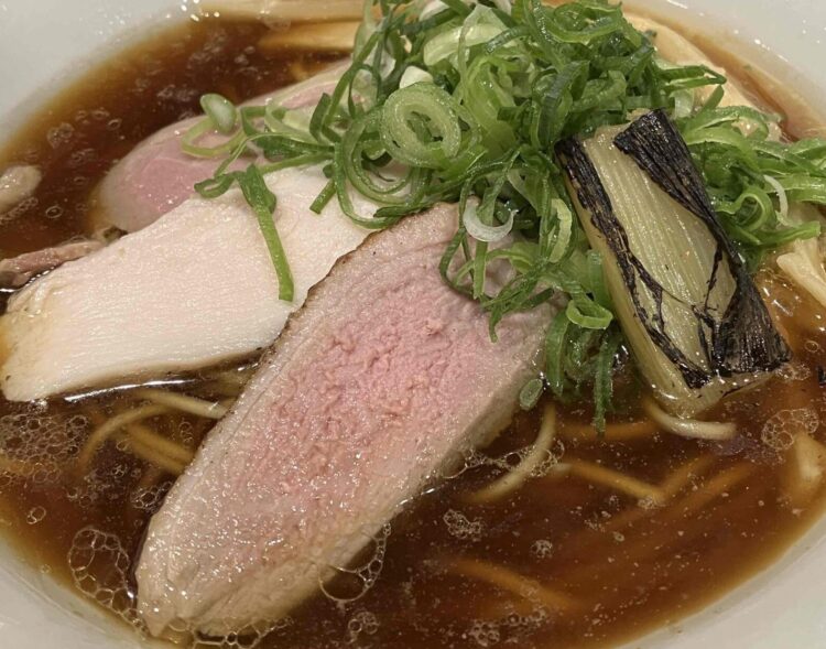 麺屋たけ井「京風鶏鴨ラーメン濃い口仕上げ 特製盛りセット」ラーメンアップ写真