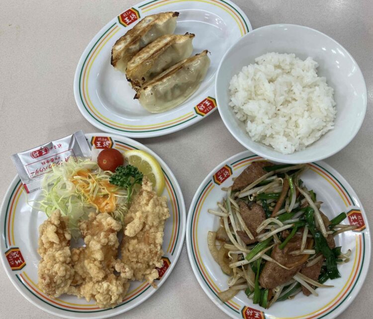餃子の王将「餃子･唐揚げ･ニラレバセット」全体写真②