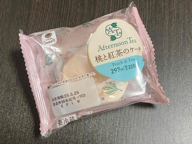 ファミマ「桃と紅茶のケーキ」パッケージ写真