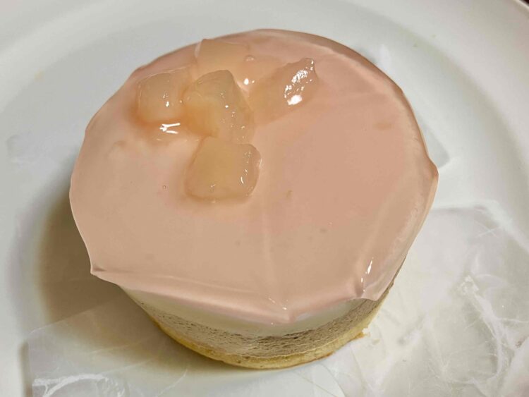 ファミマ「桃と紅茶のケーキ」全体写真