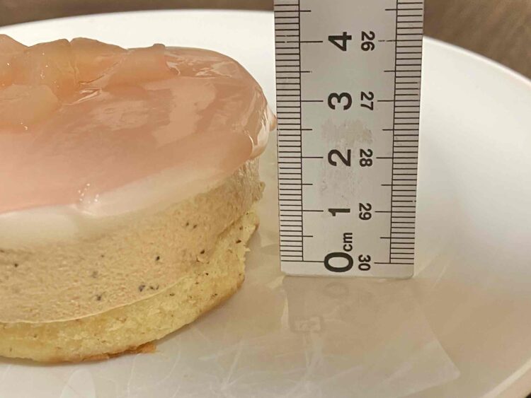 ファミマ「桃と紅茶のケーキ」大きさ測定写真②