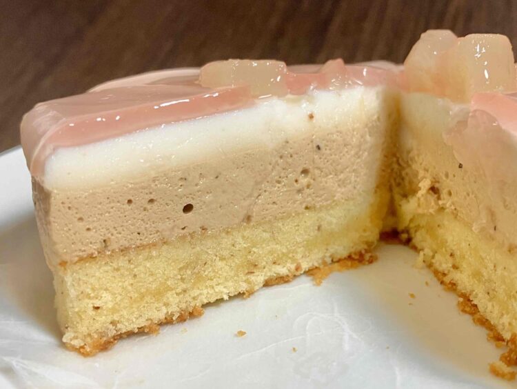 ファミマ「桃と紅茶のケーキ」断面写真②
