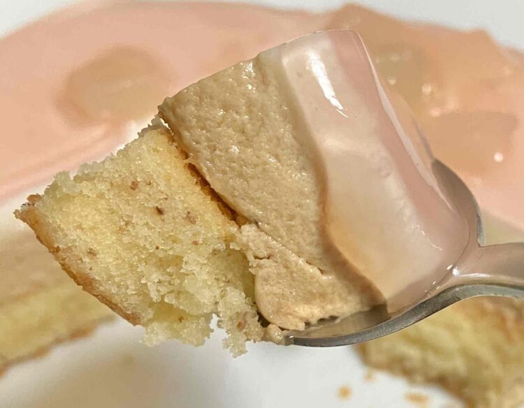 ファミマ「桃と紅茶のケーキ」いただきます写真