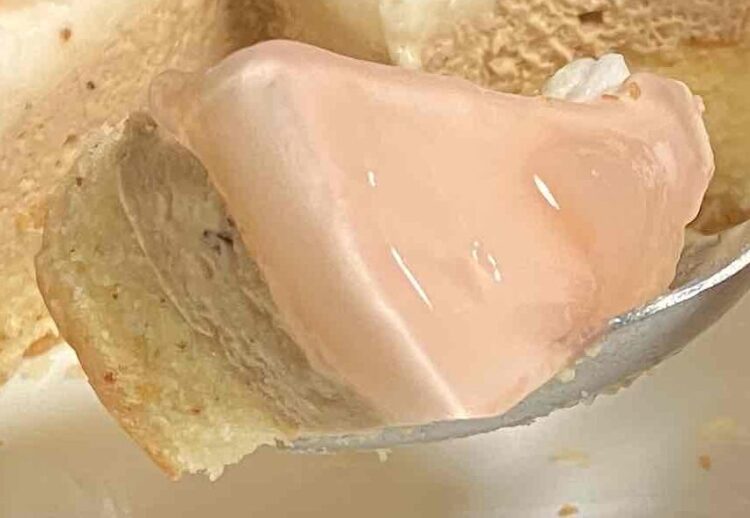 ファミマ「桃と紅茶のケーキ」いただきます写真②
