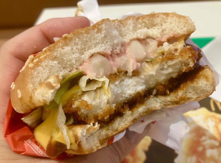 マクドナルド「博多明太ポテト照り焼きチキン」断面写真