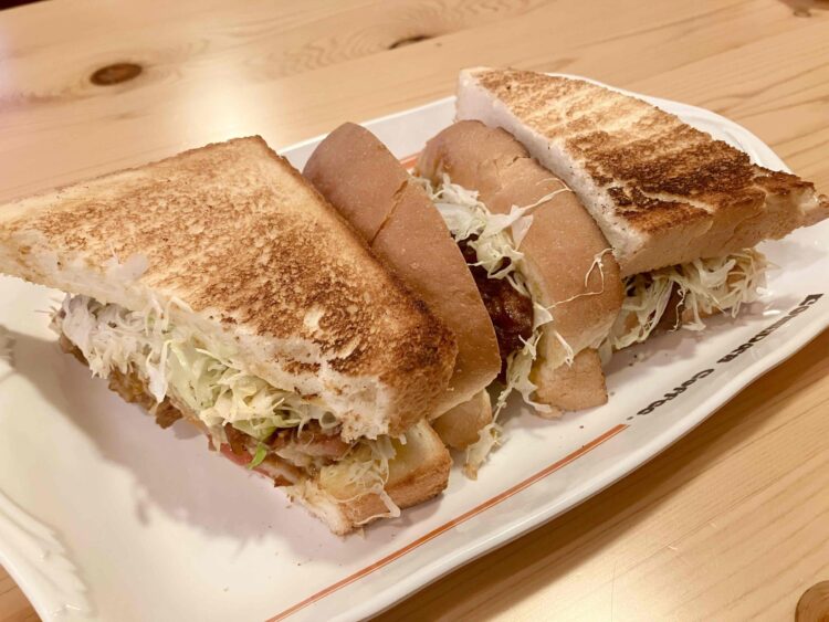 コメダ珈琲店「タンドリーチキンホットサンド」全体写真