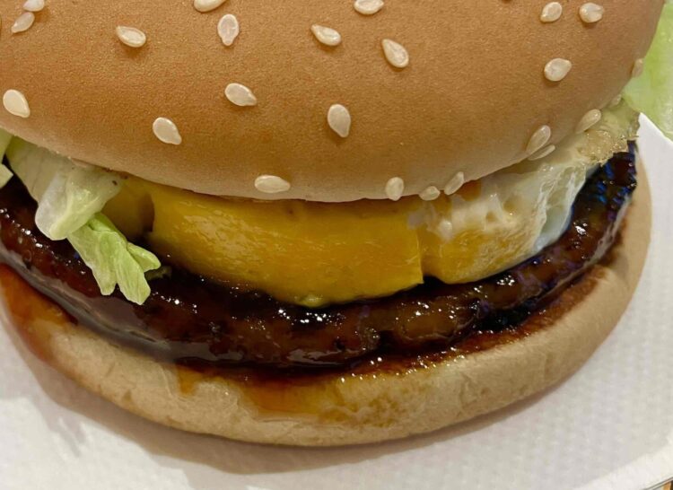 マクドナルド「瀬戸内レモンペッパーたまごてりやき」アップ写真