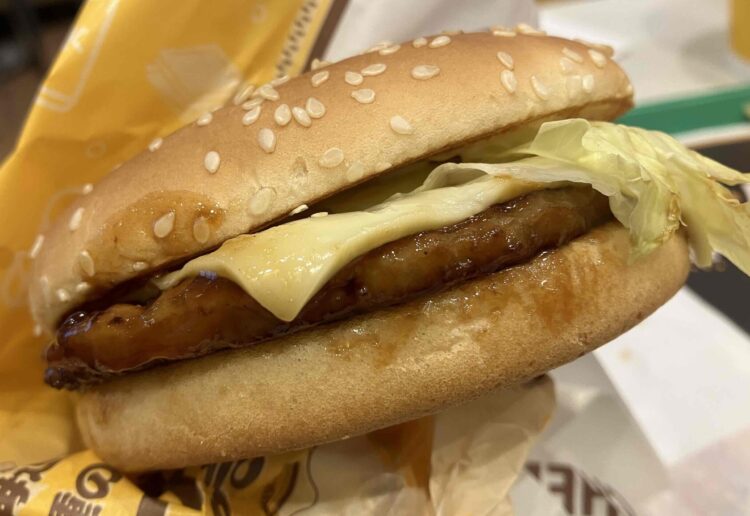 マクドナルド「北海道４種のチーズ照り焼き」いただきます写真