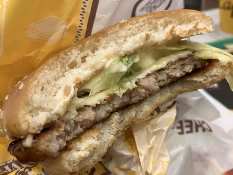 マクドナルド「北海道４種のチーズ照り焼き」いただきます写真