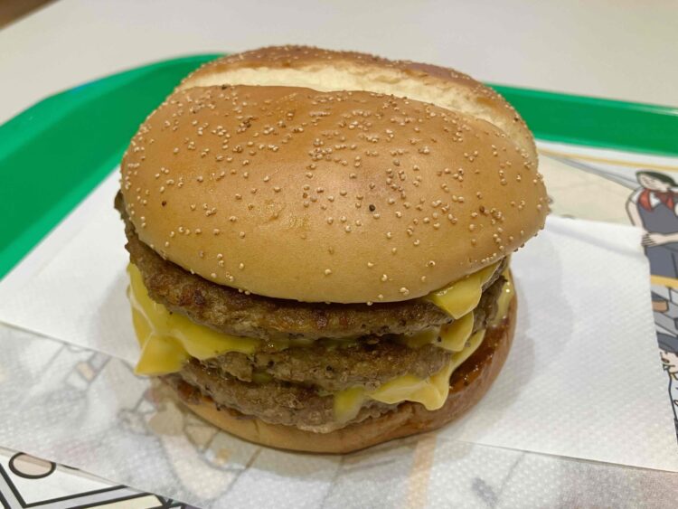 マクドナルド「炙り醬油風トリプル肉厚ビーフ」全体写真