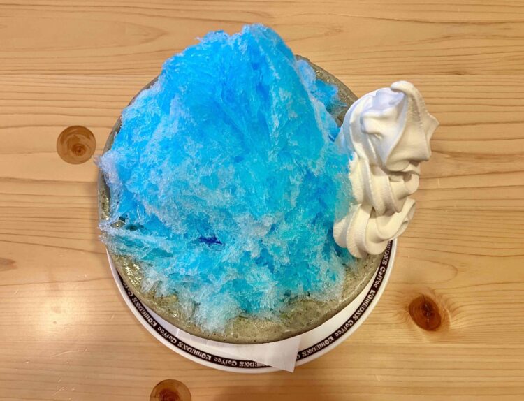 コメダ珈琲店「グッピーラムネ氷」上から撮影写真