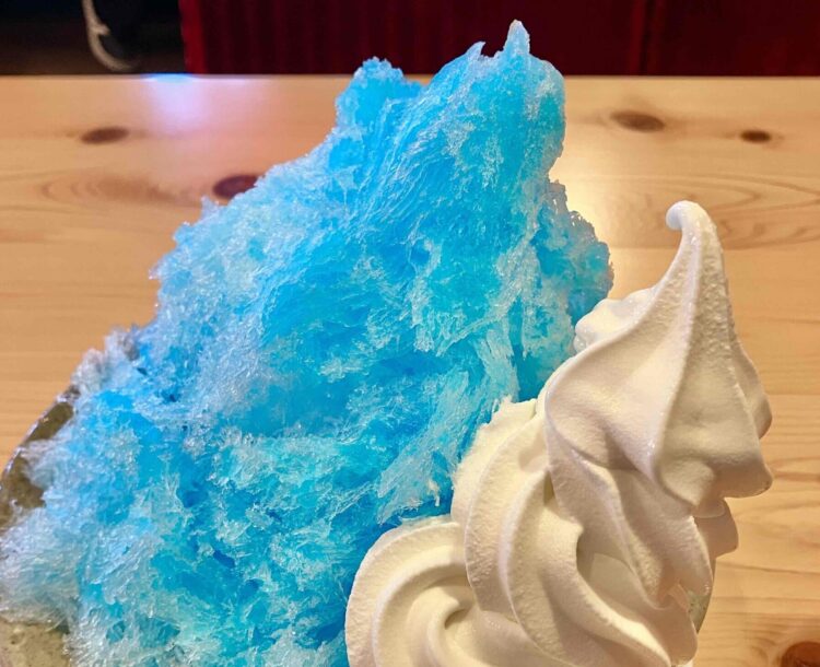 コメダ珈琲店「グッピーラムネ氷」アップ写真