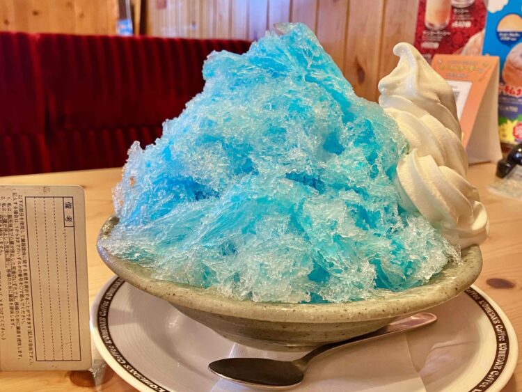 コメダ珈琲店「グッピーラムネ氷」大きさ測定写真②