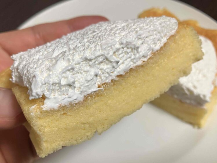 ローソン「もちもち生シフォン」いただきます写真