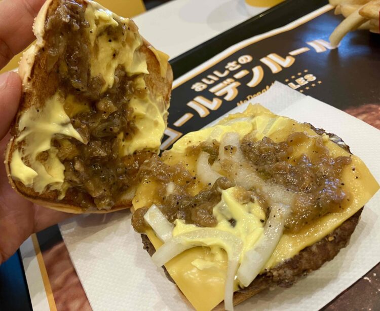 マクドナルド「肉厚ビーフ＆ガーリックオニオンビーフ」パティオープン写真