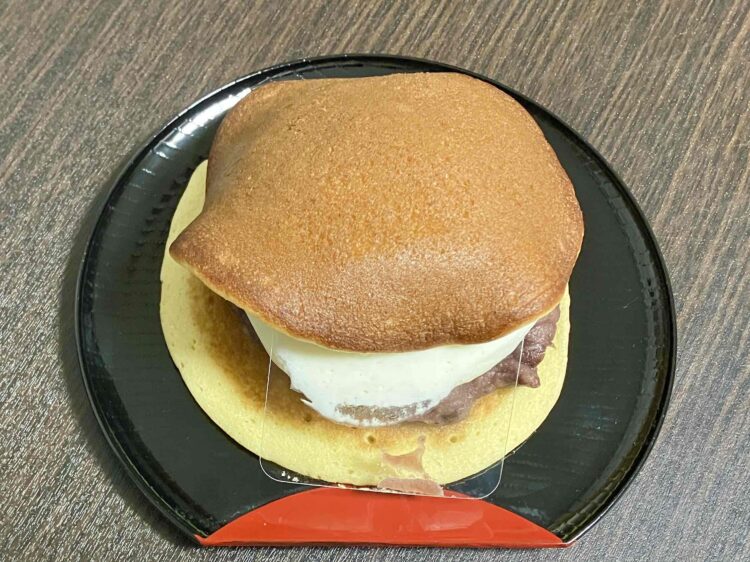 ローソン「どらもっちあんこ＆ホイップ」パッケージから出した全体写真