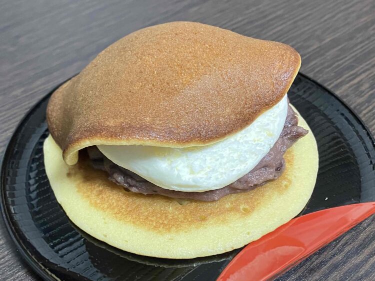 ローソン「どらもっちあんこ＆ホイップ」全体写真