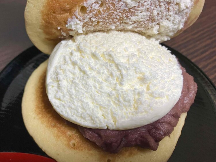 ローソン「どらもっちあんこ＆ホイップ」中身写真