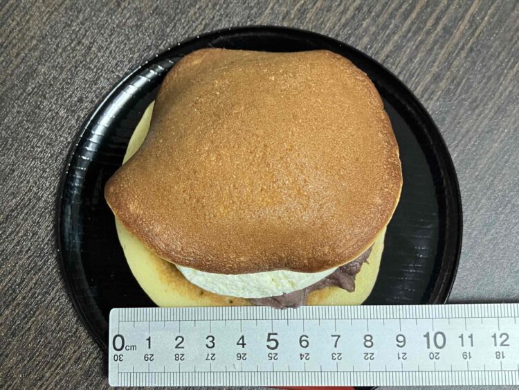 ローソン「どらもっちあんこ＆ホイップ」大きさ測定写真