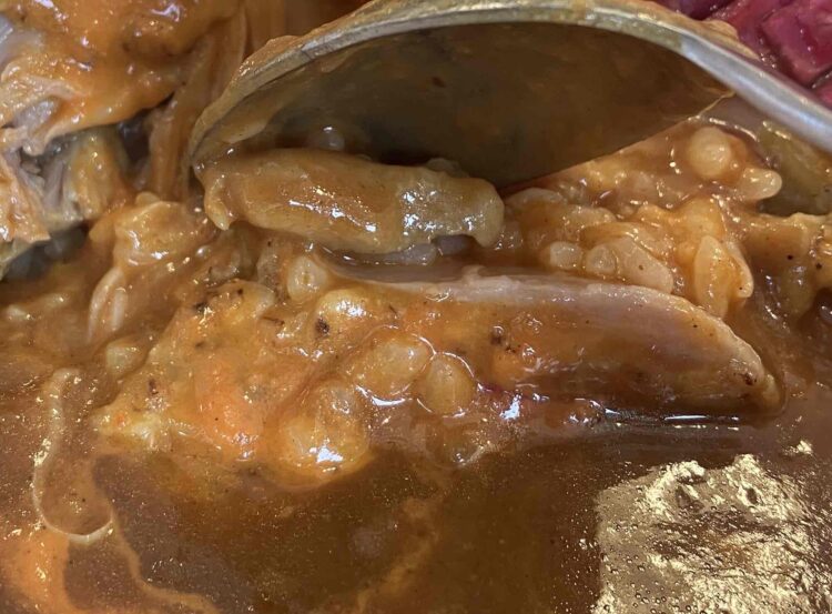 すき家「バターチキンソースカレー」のやわらかチキン写真