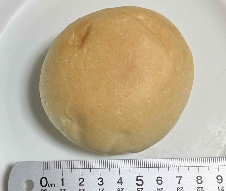ローソン「クリームたっぷり！冷やもちクリームパン」大きさ測定写真
