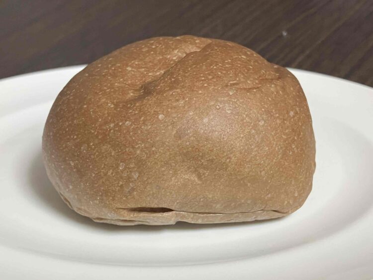 ローソン「ふわもち冷やしクリームパン生チョコホイップ」全体写真②