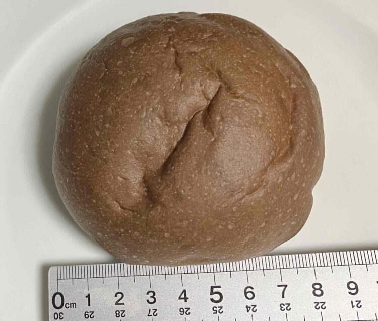 ローソン「ふわもち冷やしクリームパン生チョコホイップ」大きさ測定写真