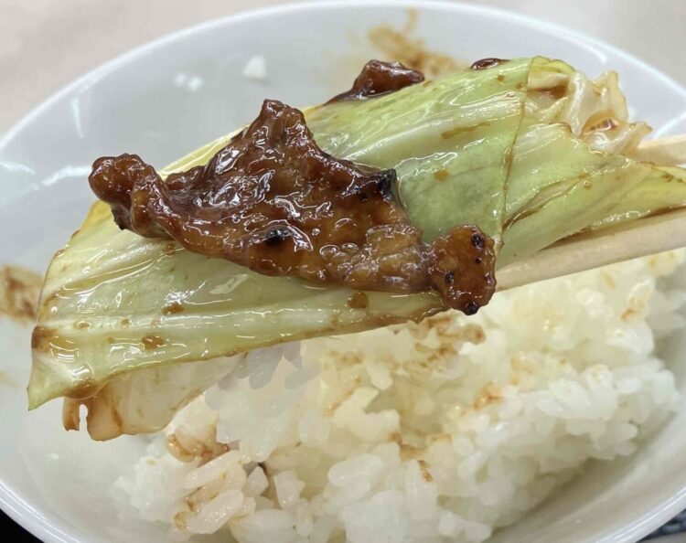 餃子の王将「中華セットB」回鍋肉ライスと一緒の写真