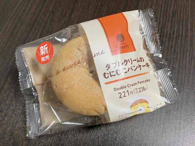 ファミマ「ダブルクリームのむにむにパンケーキ」パッケージ写真