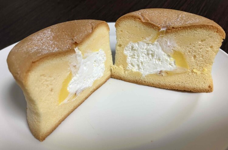 ファミマ「ダブルクリームのむにむにパンケーキ」断面写真