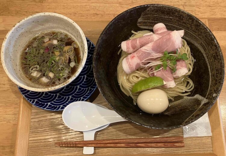 蒼し「熟成醤油鰹昆布水つけそば」全体写真