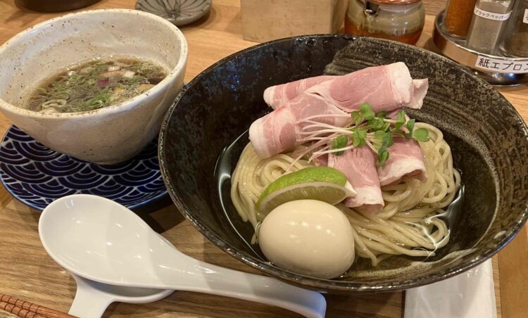 蒼し「熟成醤油鰹昆布水つけそば」全体写真②