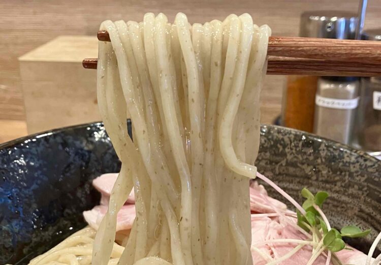 蒼し「熟成醤油鰹昆布水つけそば」麺の写真②