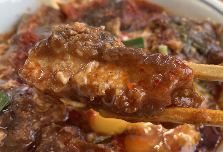 かつや「カレーカツ丼」トンカツアップ写真