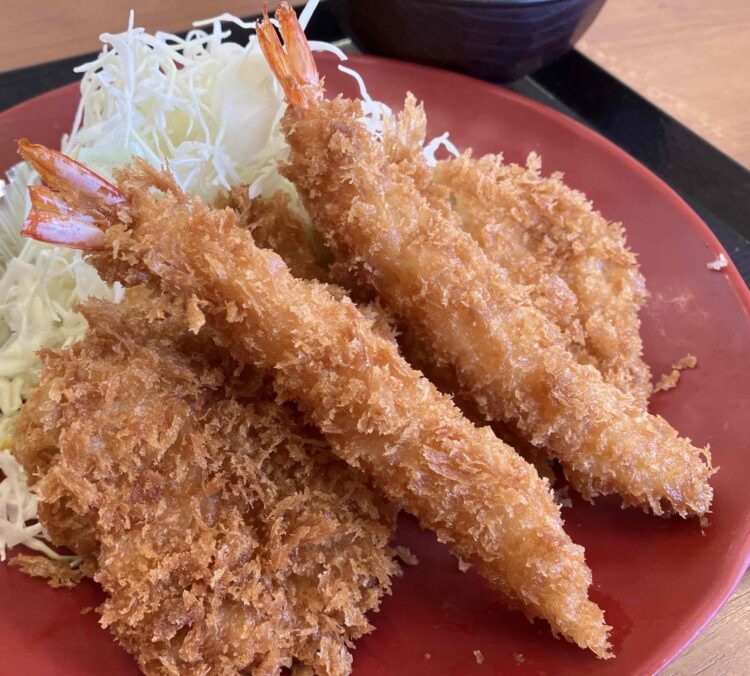かつや「エビヒレロースカツ定食」エビフライ