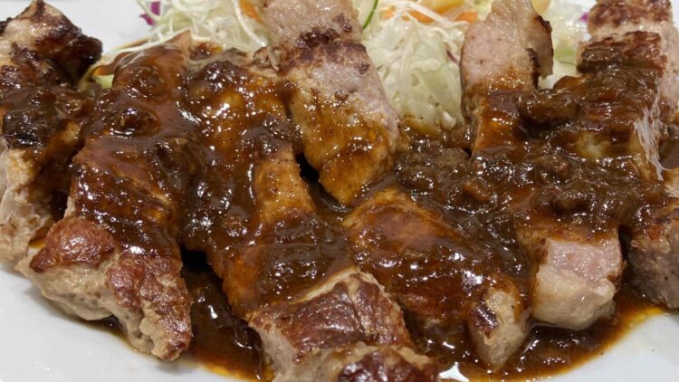 松屋「シビ辛麻辣トンｋテキ定食」アップ写真