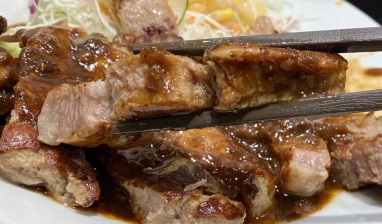 松屋「シビ辛麻辣トンテキ定食」いただきます写真