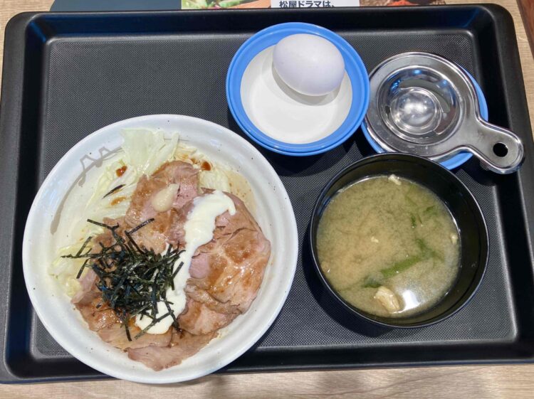 松のや「ローストポーク丼」全体写真