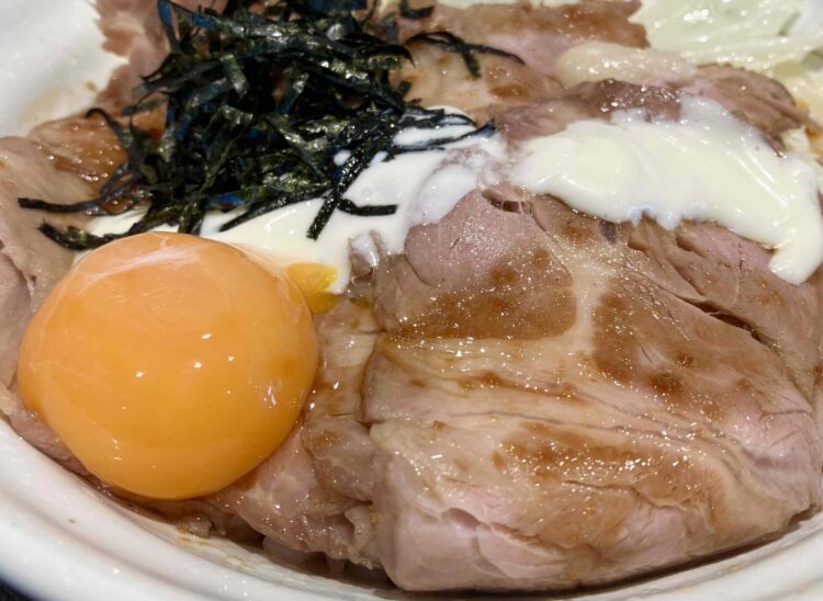 松のや「ローストポーク丼」アップ写真