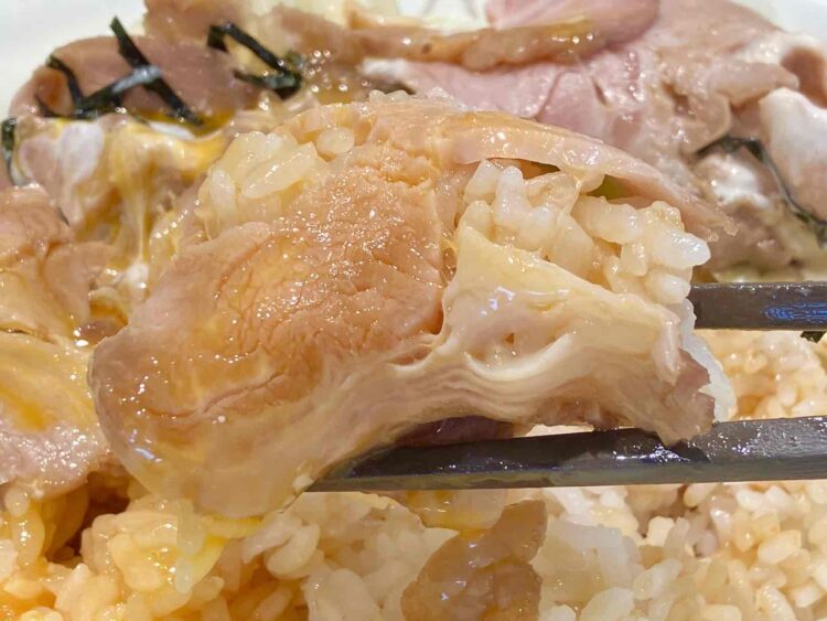 松のや「ローストポーク丼」いただきます写真②
