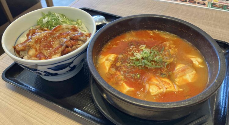 韓丼「お得セットダッカルビ丼」全体写真