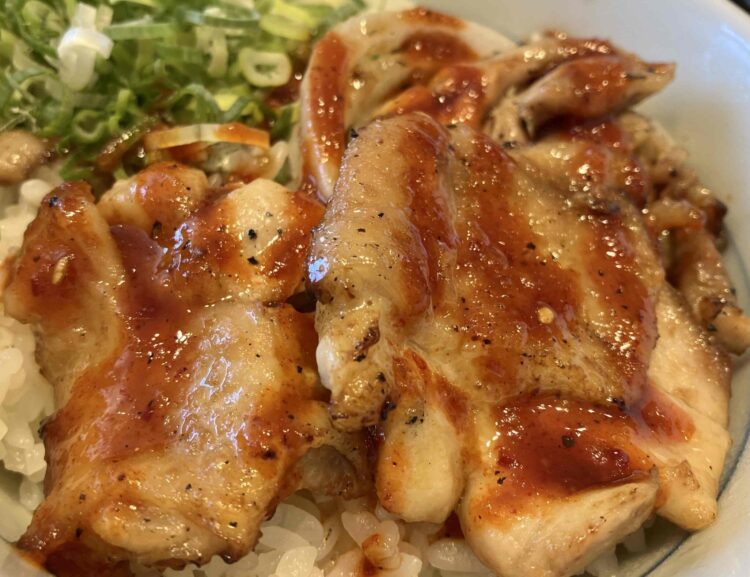 韓丼「タッカルビ丼（小）」アップ写真