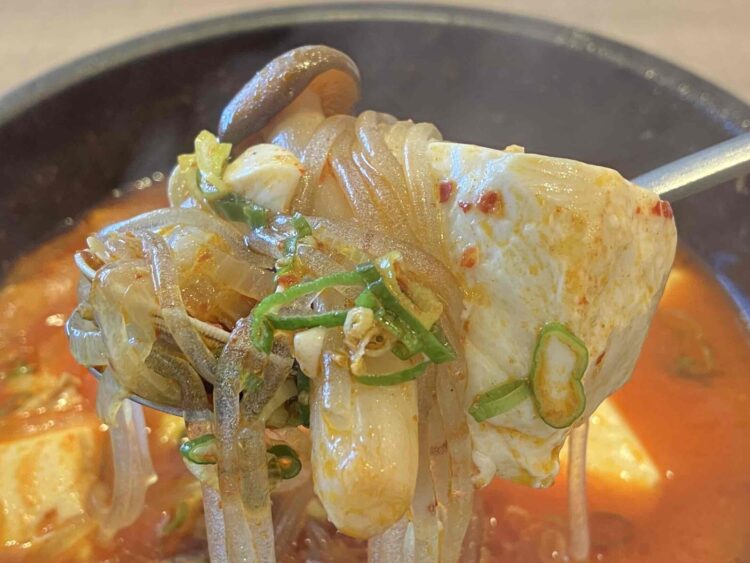 韓丼「スンドゥブ」具材アップ写真