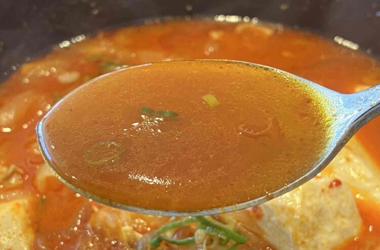 韓丼「スンドゥブ」スープ写真