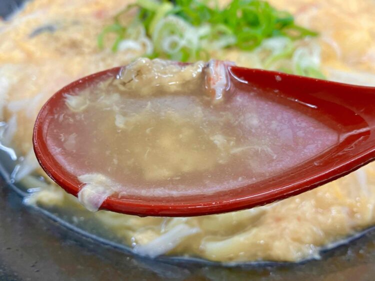 餃子の王将「極王天津麺セット」スープアップ写真