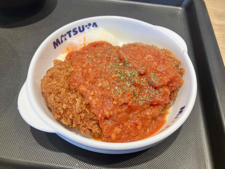 松の屋「うまトマロースかつ定食」ロースかつ写真