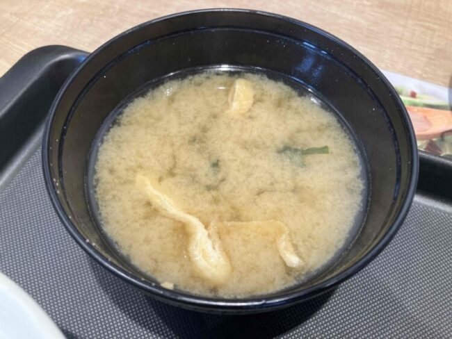 松の屋「うまトマロースかつ定食」みそ汁
