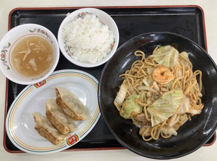 餃子の王将「極王焼きそばセット」全体写真